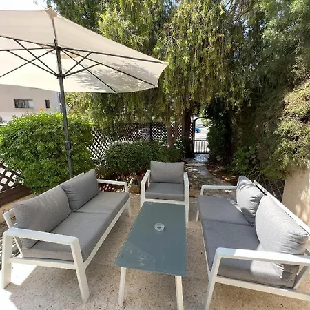 Hébergement de vacances Aphrodite's Gardens Entire Townhouse 400 M To The Sea *